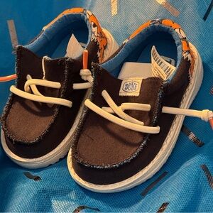 Hey Dude Toddler Boys' Wally Sharks Shoes size 5 Toddler Navy, Orange,white NWOT